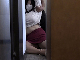 [閲覧注意]輪姦レイプ映像　ノーカット無編集・婦女強姦犯罪記録　豊満女体爆姦！　クロロホルムとスタンガンで昏睡、媚薬で絶頂潮吹き、逃げ叫びながらも凌辱の限りを尽くされドMメス豚性奴隷と化す爆乳妻！ サンプル動画サムネイル